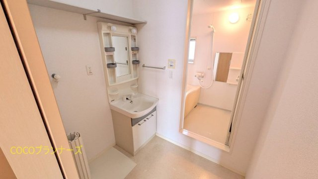 アディエスの洗面所|脱衣スペースもあります