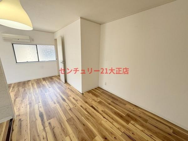市岡貸家の洋室