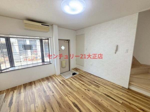 市岡貸家の居間・リビング