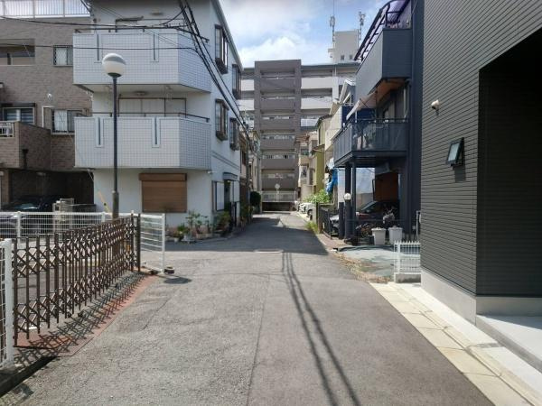 【前面道路含む現地写真】