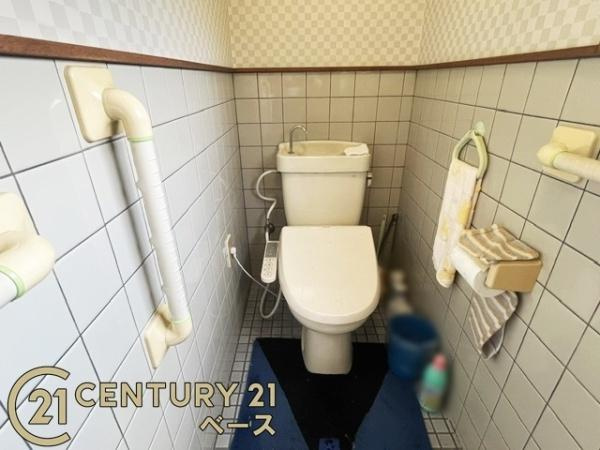 三郷町立野南1丁目　中古戸建のトイレ|■現地撮影写真■ウォシュレット付きのお手洗いです！