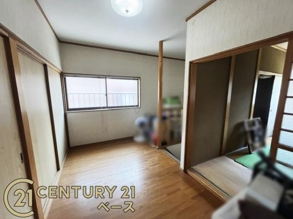 三郷町立野南1丁目　中古戸建の内装|■現地撮影写真■2階廊下部分は多用途に使えるフリースペースとしても！