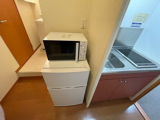 レオパレスアトレのその他|レンジ・冷蔵庫※実際の備品とは異なる場合がございます。