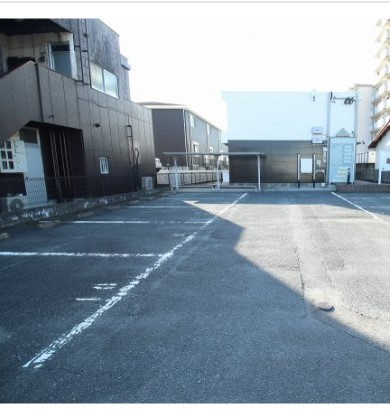 Reyの駐車場|駐車スペースもあります