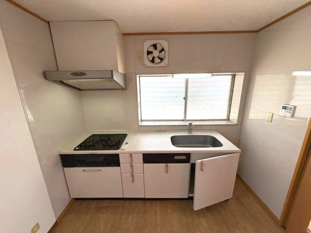 須賀戸建のキッチン
