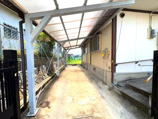 須賀戸建の駐車場