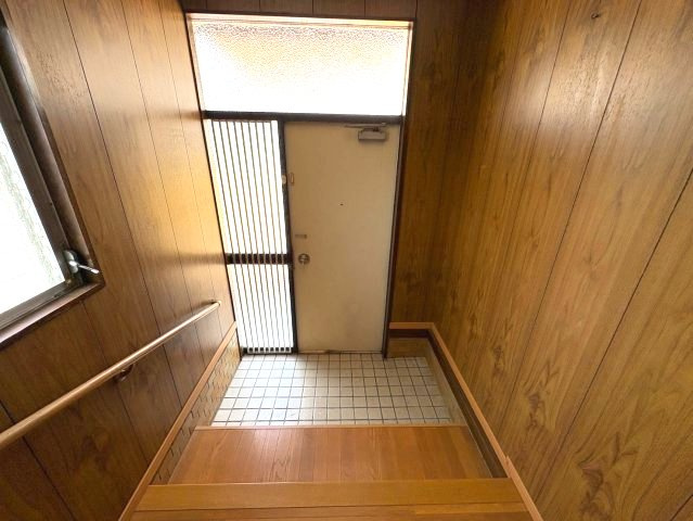 須賀戸建の玄関