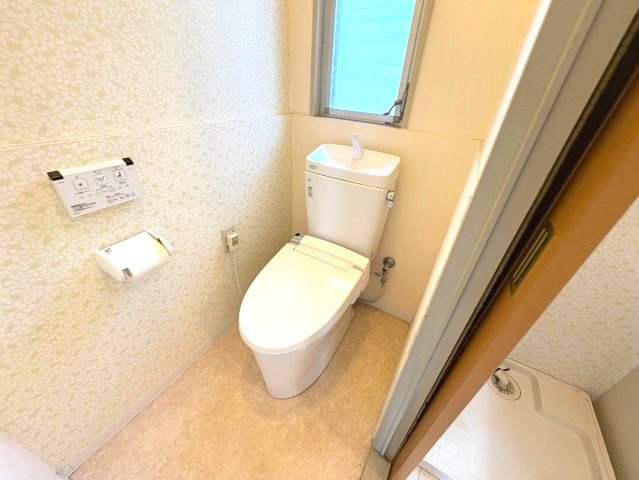 須賀戸建のトイレ