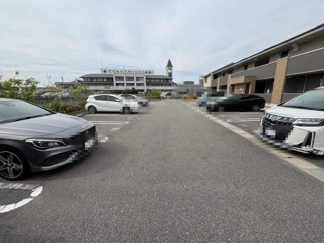 サウスグランツ2号棟の駐車場