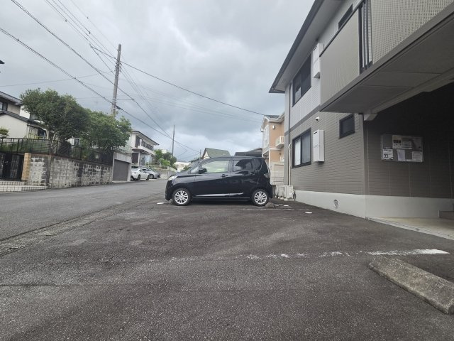 クレールＹの駐車場