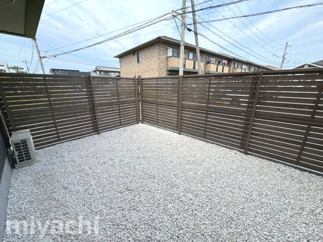 徳島市東吉野町２丁目のアパートのバルコニー