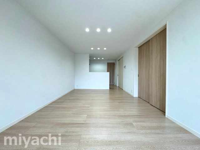 徳島市東吉野町２丁目のアパートの居間・リビング