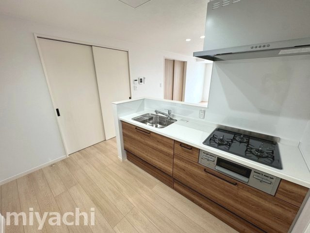 徳島市東吉野町２丁目のアパートのキッチン
