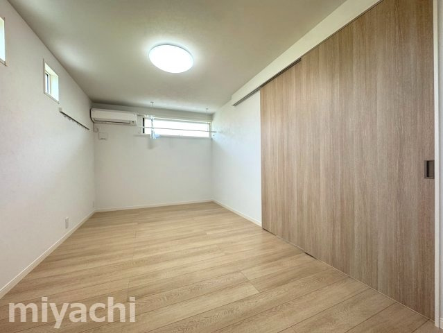 徳島市東吉野町２丁目のアパートの洋室
