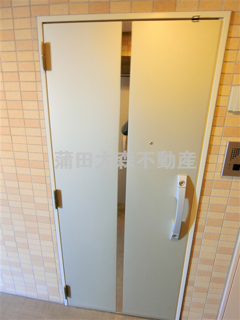 プレール・ドゥーク蒲田Ⅱの玄関
