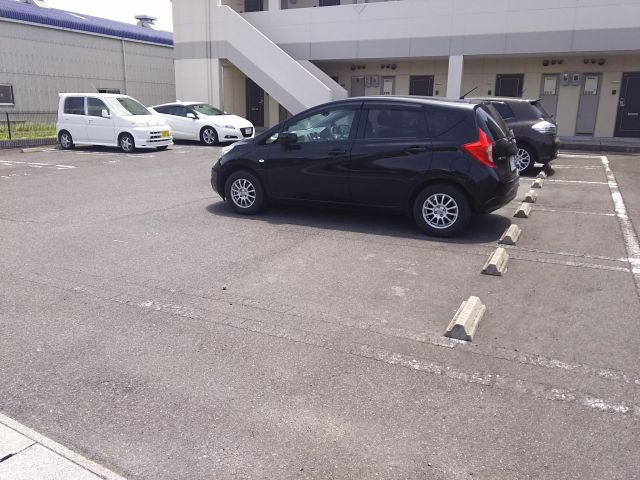 ハイツビリーブの駐車場