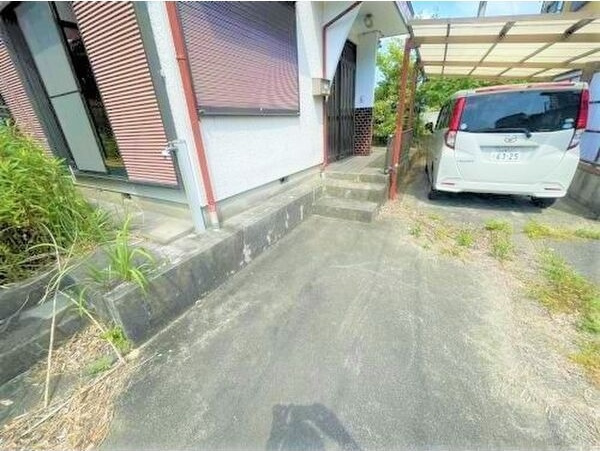 乙川源内林町二丁目貸家の駐車場