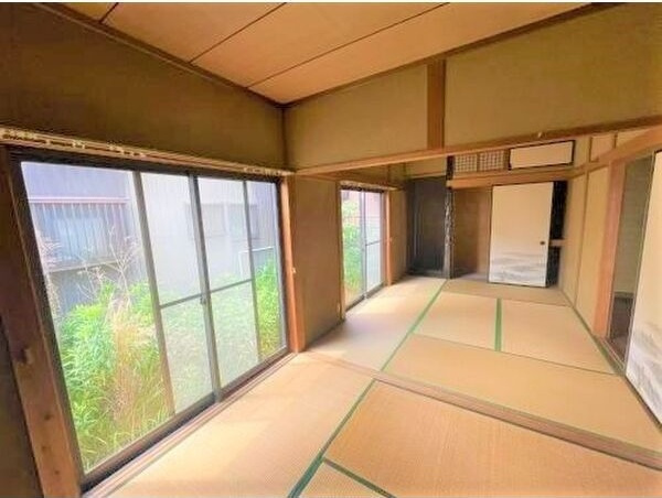 乙川源内林町二丁目貸家の居間・リビング