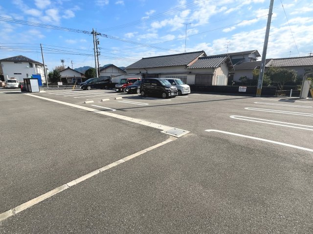アラドハント　Ａの駐車場