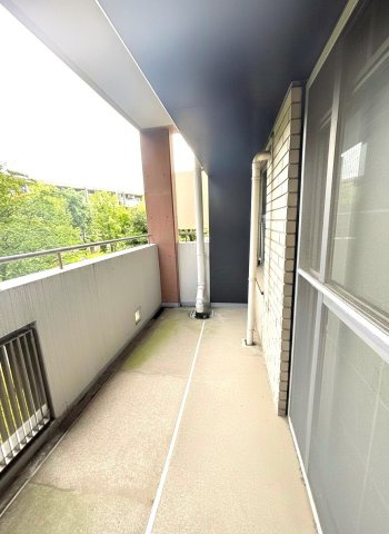「画像は実際の写真にAI加工（家具や調度品の削除や配置）を加えたもので実際とは異なる場合があります。」