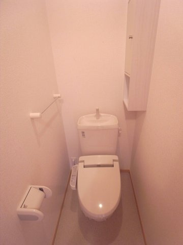 合志市須屋のアパートのトイレ|清潔感のあるトイレです