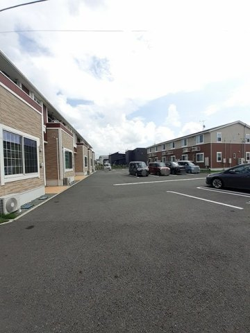熊本市北区楡木３丁目のアパートの駐車場|車をお持ちの方に嬉しい駐車場付きの物件です