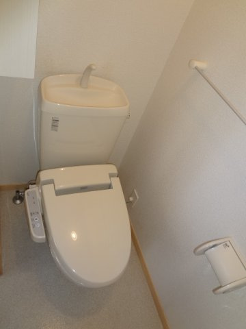 熊本市北区植木町一木のアパートのトイレ|落ち着いたトイレです