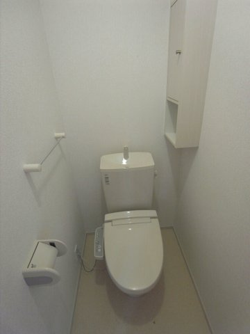熊本市北区下硯川町のアパートのトイレ|ゆったりとした空間のトイレです