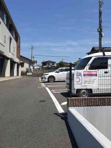 合志市須屋のアパートの駐車場|駐車スペースもあります