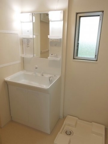合志市須屋のアパートの洗面所|ゆったりとスペースのある洗面所