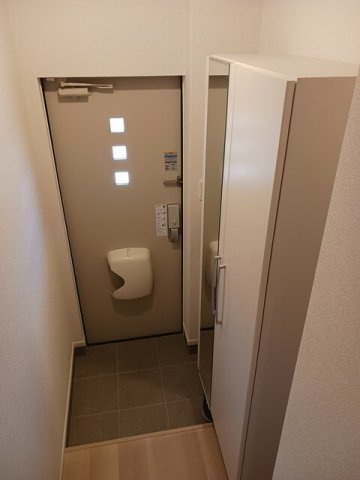 熊本市北区梶尾町のアパートの玄関|明るい玄関です