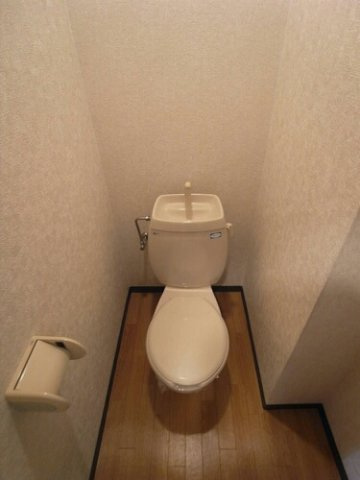 合志市須屋のアパートのトイレ|ゆったりとした空間のトイレです