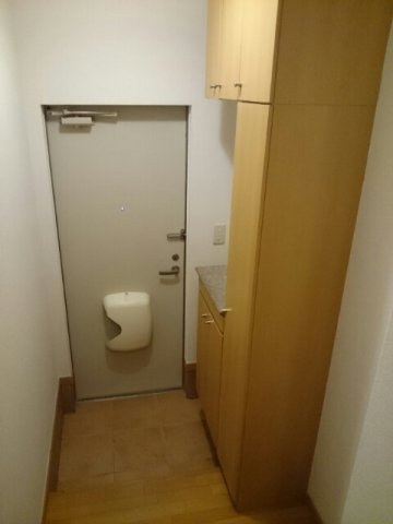 熊本市北区植木町岩野のアパートの玄関|明るい玄関です