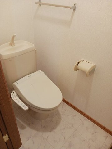 ジュネス９９Ｃのトイレ|ゆったりとした空間のトイレです