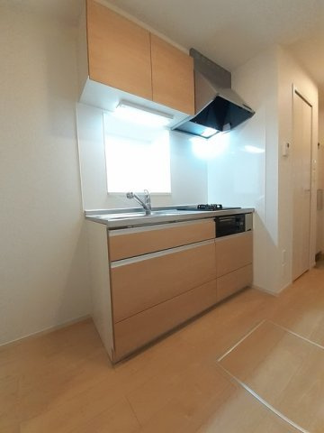カーサ　デル・ソーレのキッチン|コンパクトなキッチンで掃除もラクラク