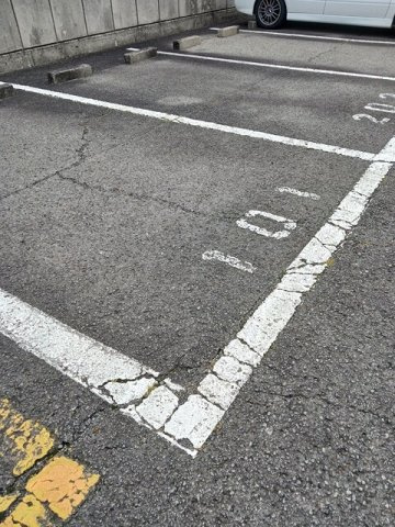 サンハイツの駐車場|駐車場に車を止められます