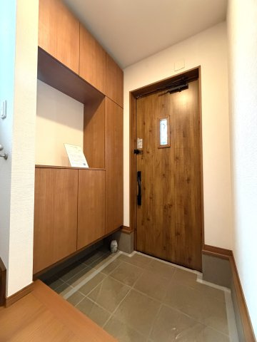 堺市美原区大保戸建の玄関|ゆったりとした玄関です