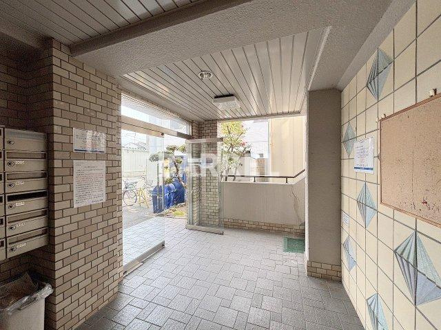 エクセルハイツ下北のエントランス