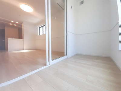 【バルコニー】 | プレッソ　東加古川　Ⅲ　Ａ | 暖かな日差しのふりそそぐバルコニー