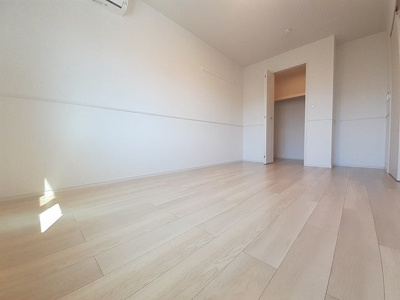 【内装】 | プレッソ　東加古川　Ⅲ　Ａ | 明るい色調の室内です