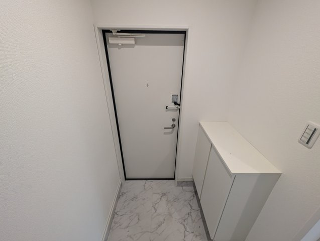 REGIES姫里の玄関