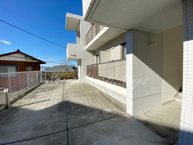 鎌倉市上町屋の賃貸マンションのエントランス|清潔感のあるエントランスです♪