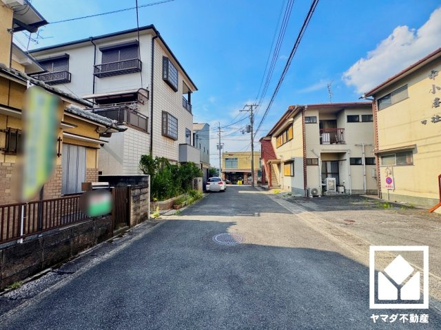 長岡京市開田4丁目の前面道路含む現地写真