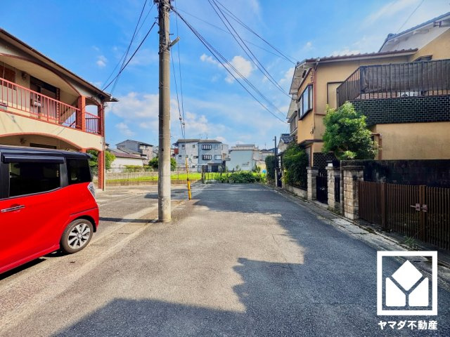 長岡京市開田4丁目の前面道路含む現地写真