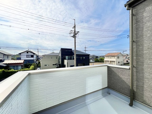 中央区 篠原町　1期 全3棟のバルコニー|こちらはバルコニーになります。晴れた日は、気持ちの良い風が通り抜けます。