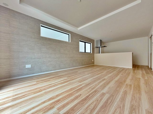 名古屋市緑区鳴海町２期　全３棟の居間・リビング|開放感あふれる洗練されたリビング空間。上品なくつろぎのひとときを、お過ごしいただけます。