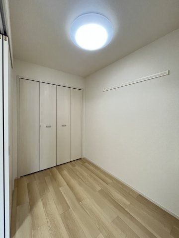 ストロベリーフィールドの洋室
