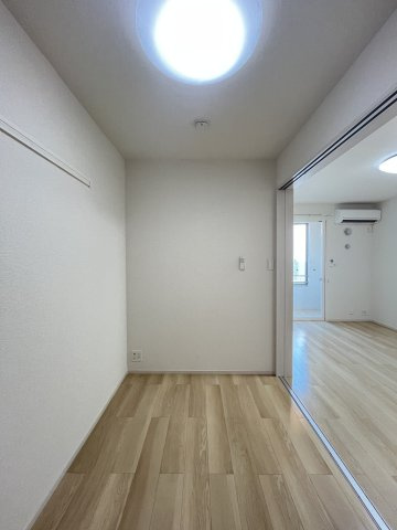 ストロベリーフィールドの洋室