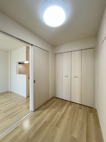 ストロベリーフィールドの洋室