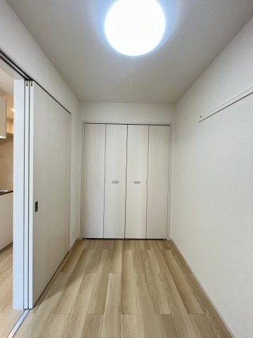 ストロベリーフィールドの洋室